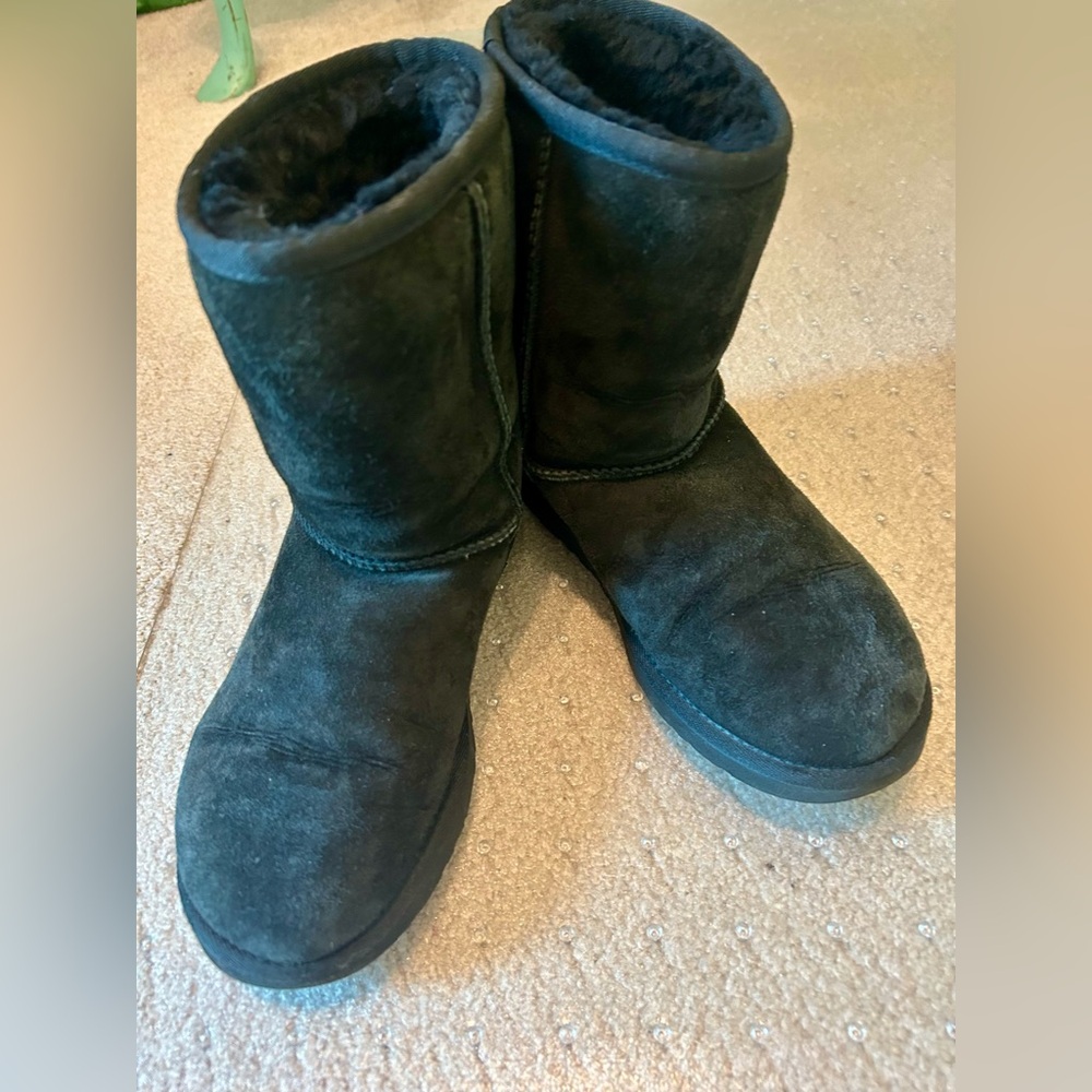 UGG Classic short black boot women size 5